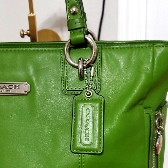 Coach Gallery Green Leather Zipper Pockets Double Handles Tote Bag💚🍏 - Picture 7 of 17